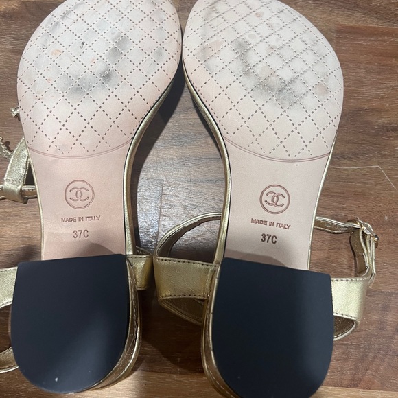CHANEL SS 2022, Gold & Pearl CC leather sandals, NWT ( NEVER WORN) - Picture 7 of 10
